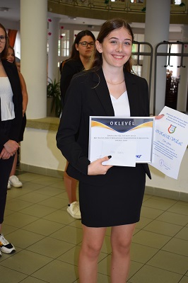 Elismerések kiemelkedő végzőseink részére